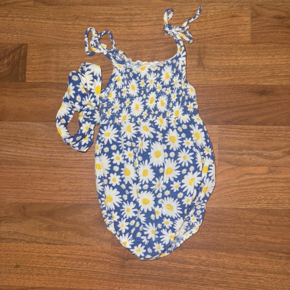 Spearmint baby daisy romper